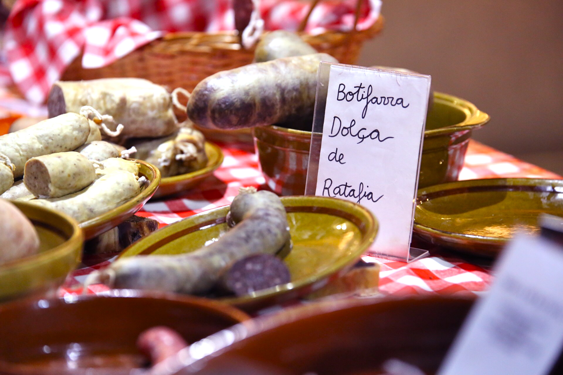 Embotits i altres productes amb un toc de Ratafia